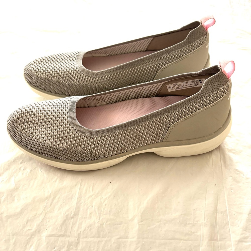 Vionic slip on shoes Kallie ballet flats gray metallic knit SZ 9 NWOT